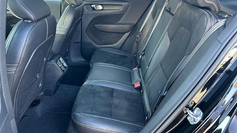 Volvo XC40 2.0 D4 R-DESIGN 4WD AUTO 190 5P