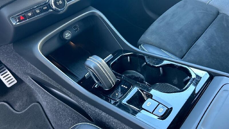 Volvo XC40 2.0 D4 R-DESIGN 4WD AUTO 190 5P