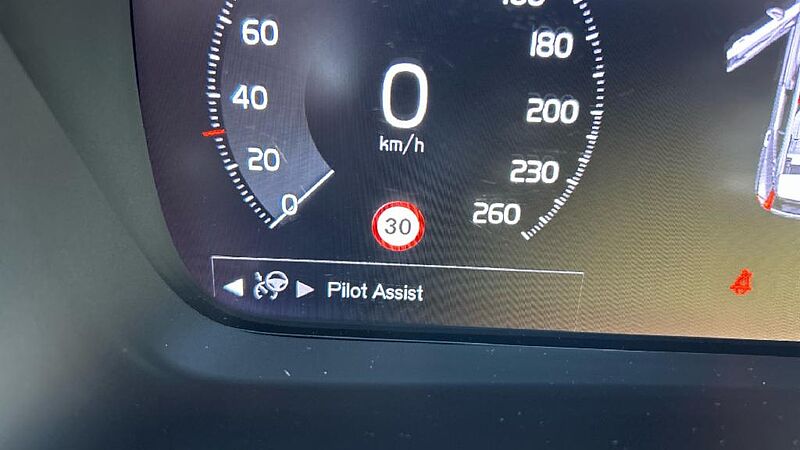 Volvo XC40 2.0 D4 R-DESIGN 4WD AUTO 190 5P