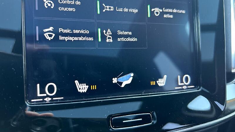 Volvo XC40 2.0 D4 R-DESIGN 4WD AUTO 190 5P