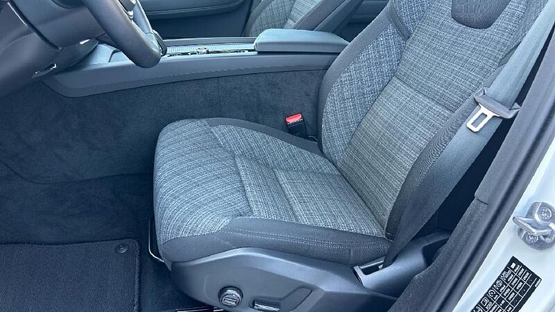 Volvo XC60 2.0 B5 P CORE AUTO 4WD 250 5P