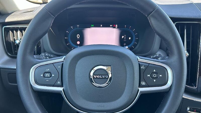 Volvo XC60 2.0 B5 P CORE AUTO 4WD 250 5P