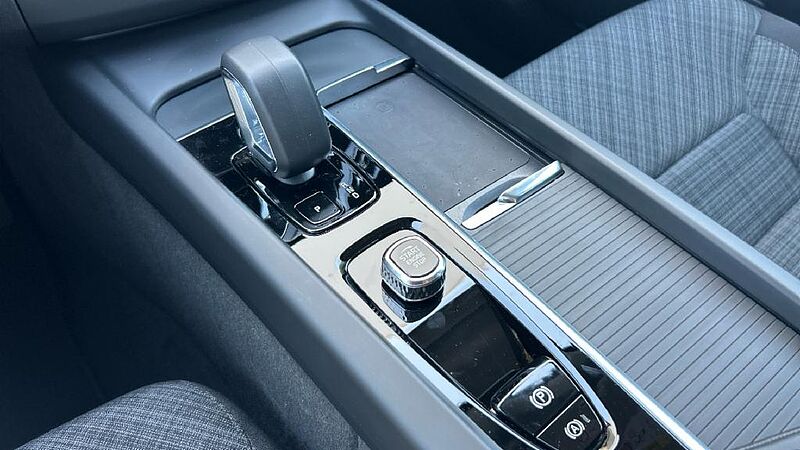 Volvo XC60 2.0 B5 P CORE AUTO 4WD 250 5P