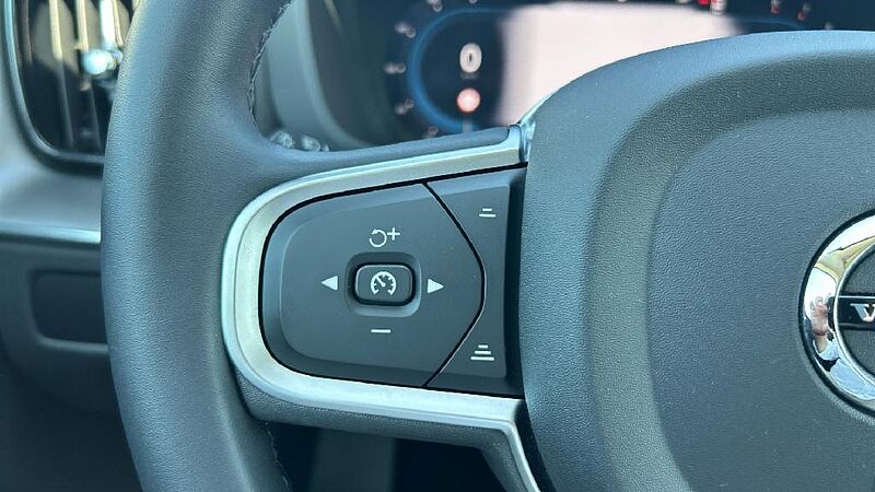 Volvo XC60 2.0 B5 P CORE AUTO 4WD 250 5P