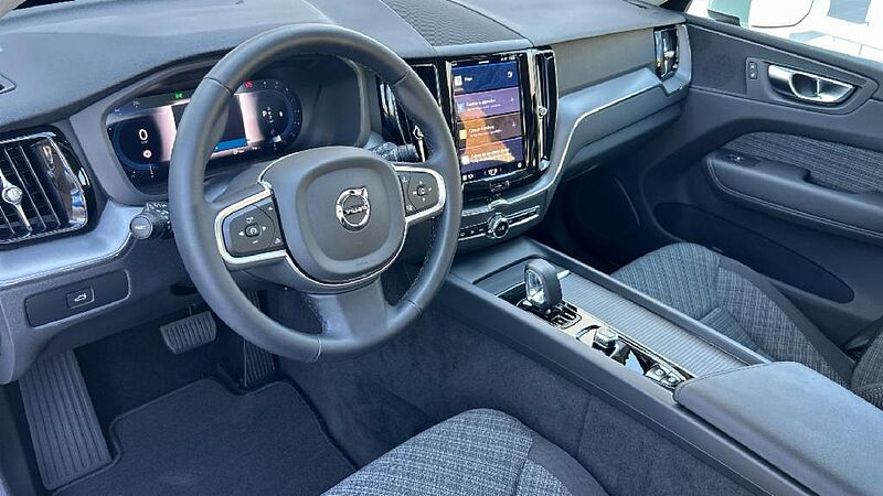 Volvo XC60 2.0 B5 P CORE AUTO 4WD 250 5P