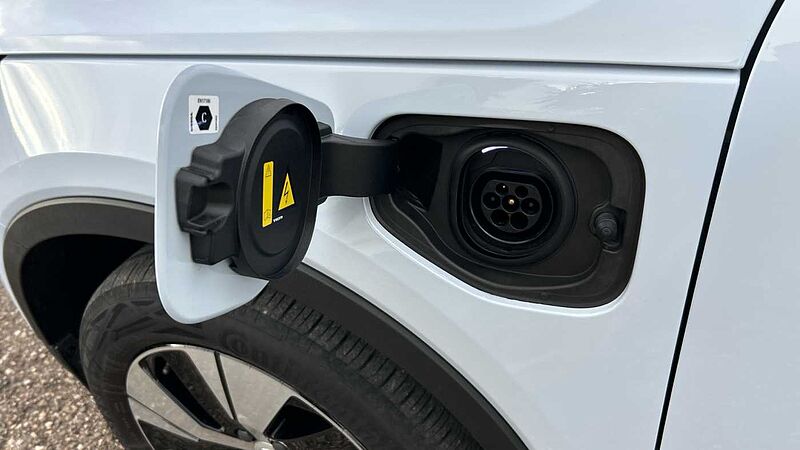 Volvo XC40 Recharge Core, T4 plug-in hybrid, El?ctrico/Gasolina, Bright