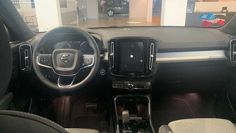 Volvo XC40 Recharge Plus, T4 plug-in hybrid, El?ctrico/Gasolina, Dark