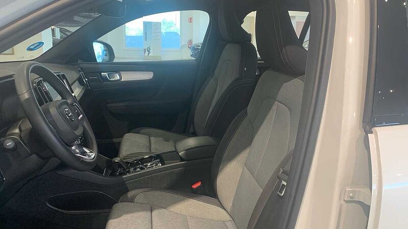 Volvo XC40 Recharge Plus, T4 plug-in hybrid, El?ctrico/Gasolina, Dark