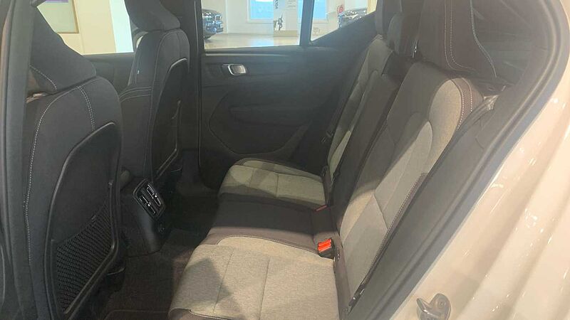 Volvo XC40 Recharge Plus, T4 plug-in hybrid, El?ctrico/Gasolina, Dark