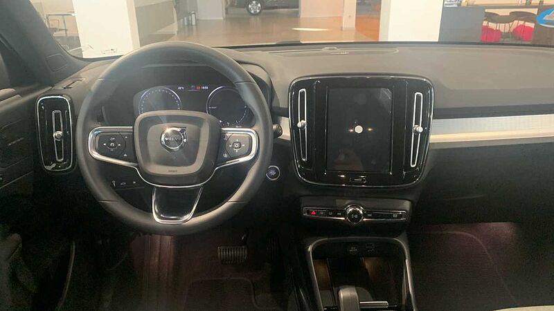 Volvo XC40 Recharge Plus, T4 plug-in hybrid, El?ctrico/Gasolina, Dark