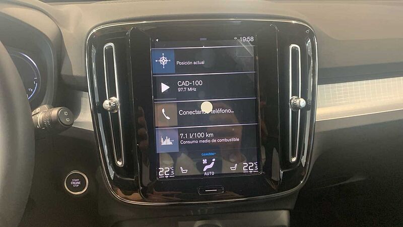 Volvo XC40 Recharge Plus, T4 plug-in hybrid, El?ctrico/Gasolina, Dark
