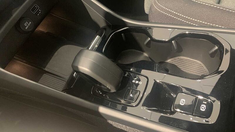 Volvo XC40 Recharge Plus, T4 plug-in hybrid, El?ctrico/Gasolina, Dark