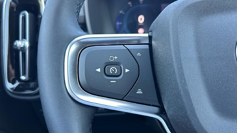 Volvo XC40 2.0 B3 PLUS DARK AUTO 163 5P
