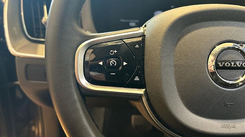 Volvo XC60 2.0 T6 RECHARGE PLUS DARK AUTO 4WD 350 5P