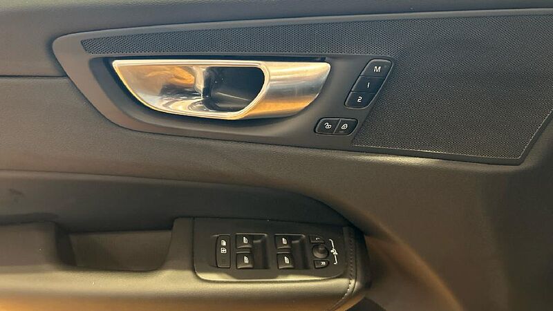 Volvo XC60 2.0 T6 RECHARGE PLUS DARK AUTO 4WD 350 5P
