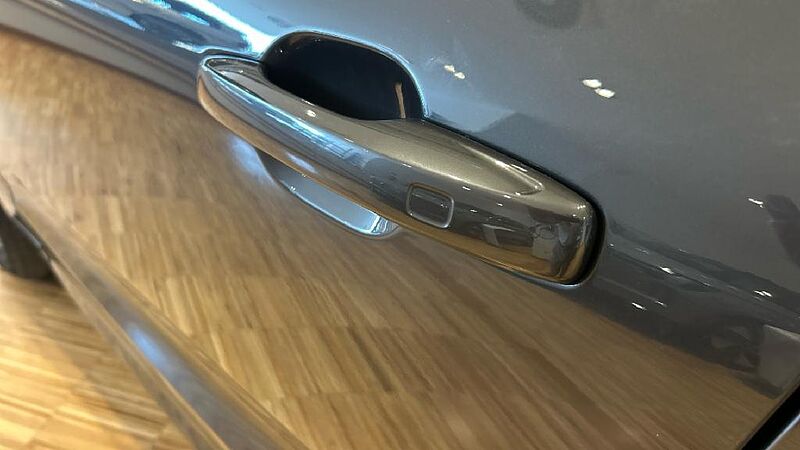 Volvo XC60 2.0 T6 RECHARGE PLUS DARK AUTO 4WD 350 5P