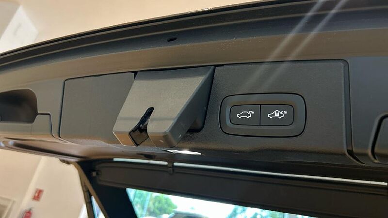 Volvo XC60 2.0 T6 RECHARGE PLUS DARK AUTO 4WD 350 5P