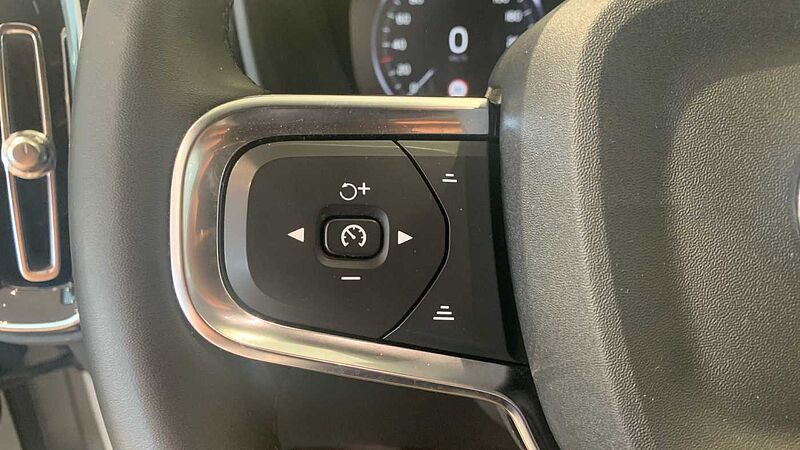 Volvo XC40 XC40 Recharge Plus, T4 Híbrido enchufable, Gasolina, Dark