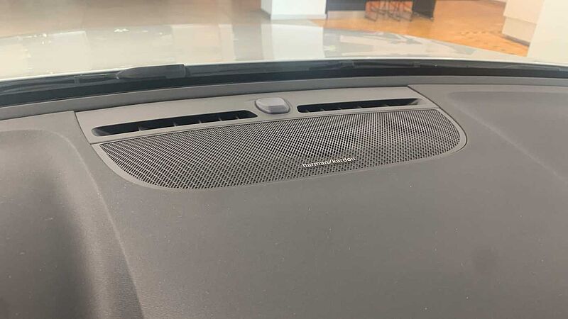 Volvo XC40 XC40 Recharge Plus, T4 Híbrido enchufable, Gasolina, Dark