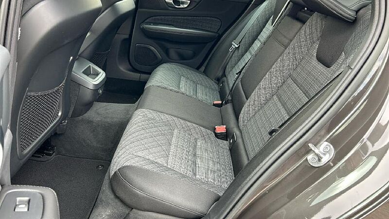 Volvo V60 2.0 B4 D ESSENTIAL AUTO 197 5P