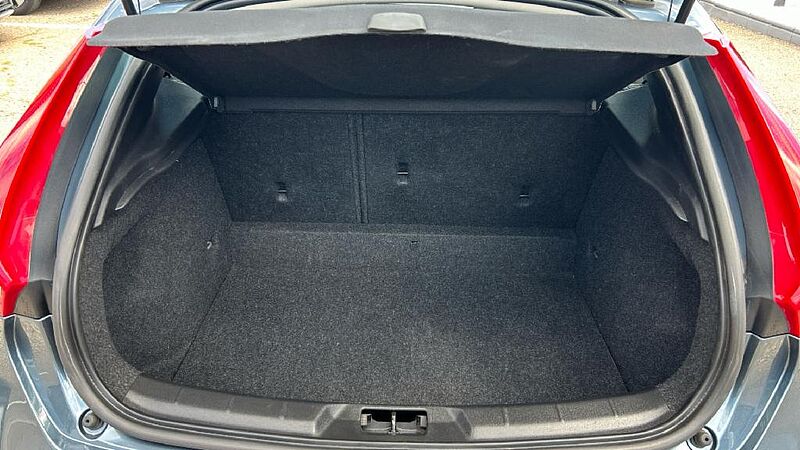 Volvo V40 1.6 D2 MOMENTUM AUT. DCT 115 5P