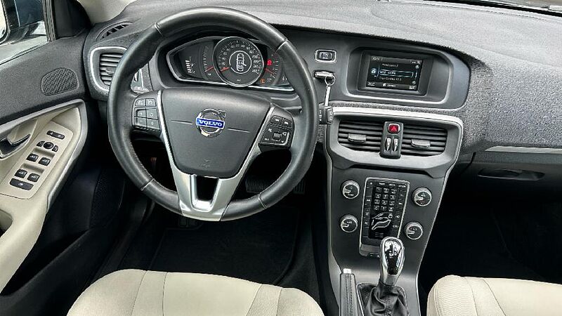 Volvo V40 1.6 D2 MOMENTUM AUT. DCT 115 5P