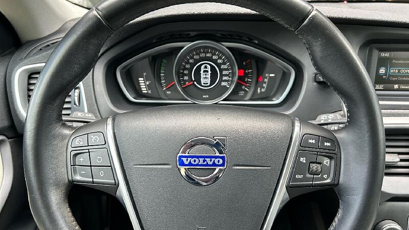 Volvo V40 1.6 D2 MOMENTUM AUT. DCT 115 5P