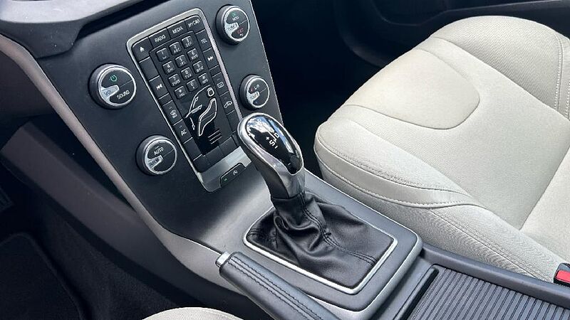 Volvo V40 1.6 D2 MOMENTUM AUT. DCT 115 5P