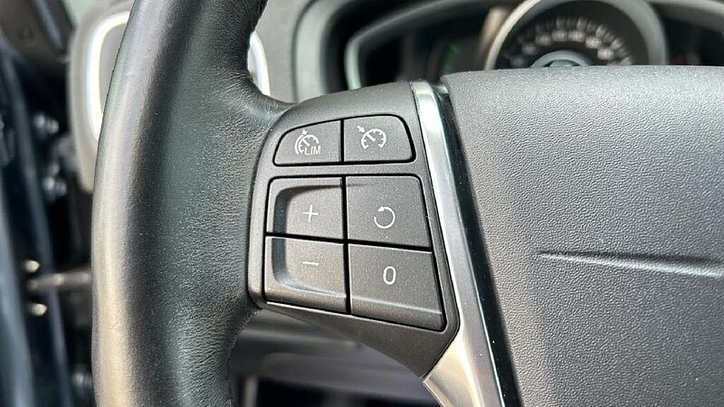 Volvo V40 1.6 D2 MOMENTUM AUT. DCT 115 5P