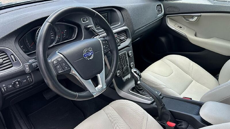 Volvo V40 1.6 D2 MOMENTUM AUT. DCT 115 5P