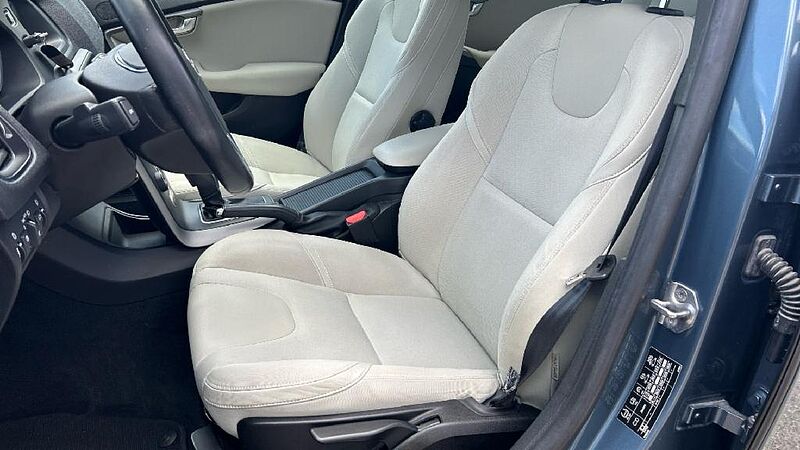 Volvo V40 1.6 D2 MOMENTUM AUT. DCT 115 5P
