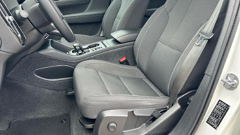 Volvo XC40 XC40 Momentum Pro, T2 (gasolina - aut)