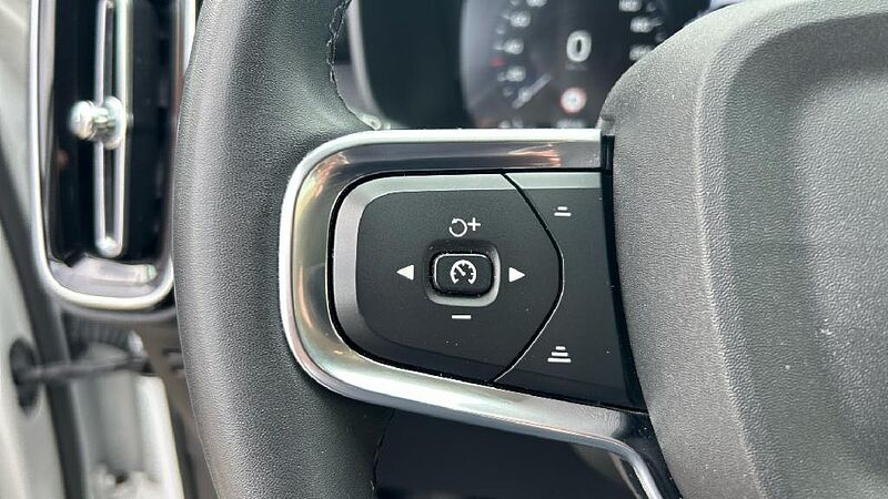 Volvo XC40 XC40 Momentum Pro, T2 (gasolina - aut)
