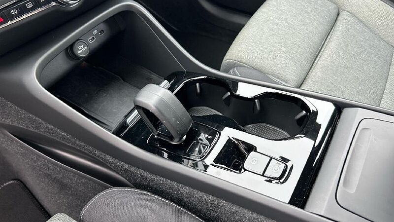 Volvo XC40 2.0 B3 PLUS DARK AUTO 163 5P