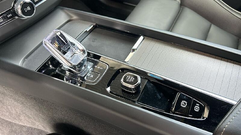 Volvo XC60 2.0 B4 D PLUS DARK AUTO 197 5P