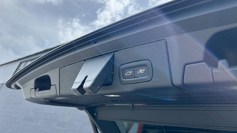 Volvo XC60 2.0 B4 D PLUS DARK AUTO 197 5P