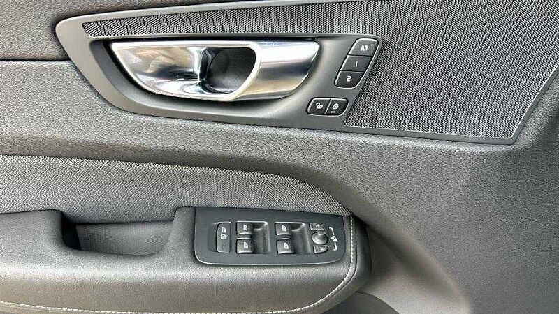 Volvo XC60 2.0 B4 D PLUS DARK AUTO 197 5P