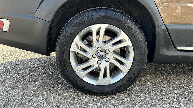 Volvo XC70 2.4 D4 MOMENTUM 4WD AUTO 181 5P