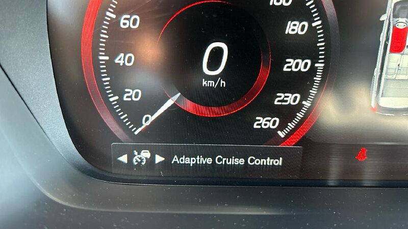 Volvo XC90 2.0 D5 R-DESIGN 4WD AUTO 235 5P 7 Plazas