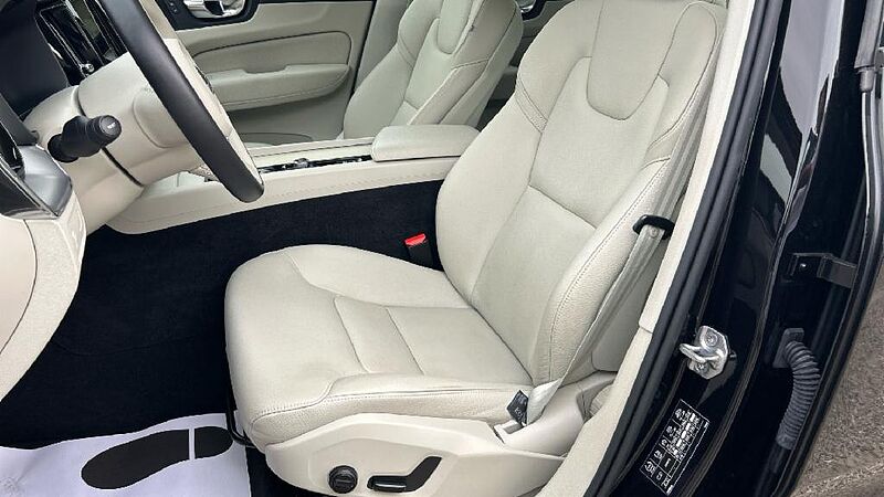 Volvo XC60 2.0 B4 G MOMENTUM AUTO 197 5P