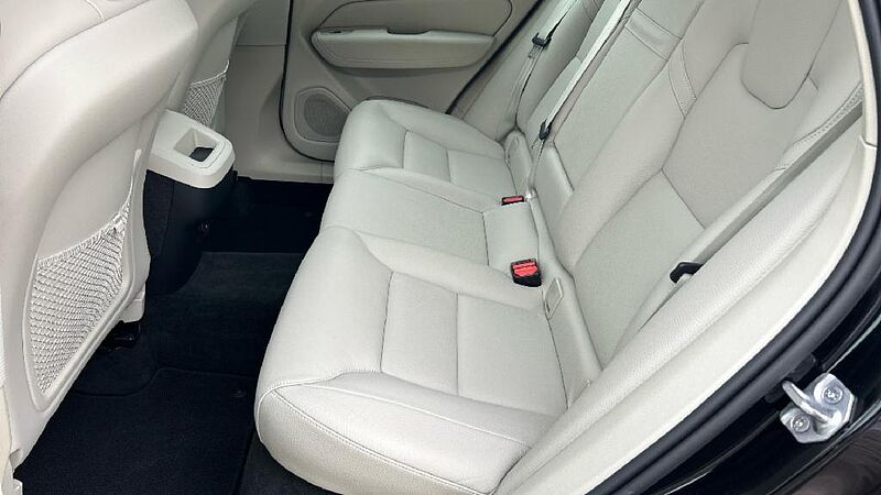 Volvo XC60 2.0 B4 G MOMENTUM AUTO 197 5P