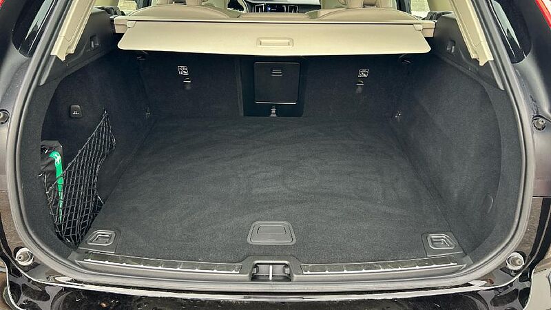 Volvo XC60 2.0 B4 G MOMENTUM AUTO 197 5P