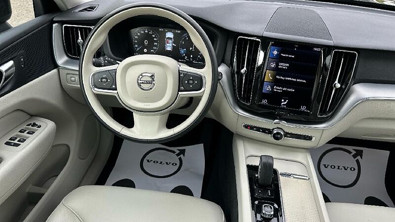 Volvo XC60 2.0 B4 G MOMENTUM AUTO 197 5P