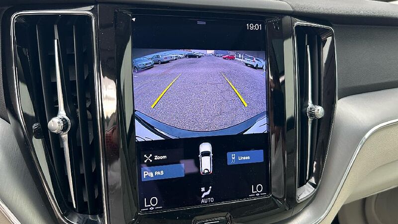 Volvo XC60 2.0 B4 G MOMENTUM AUTO 197 5P