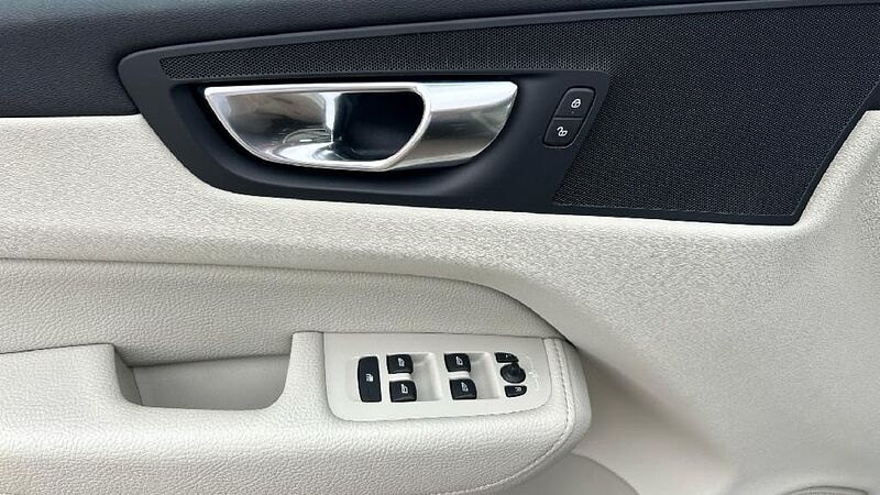 Volvo XC60 2.0 B4 G MOMENTUM AUTO 197 5P