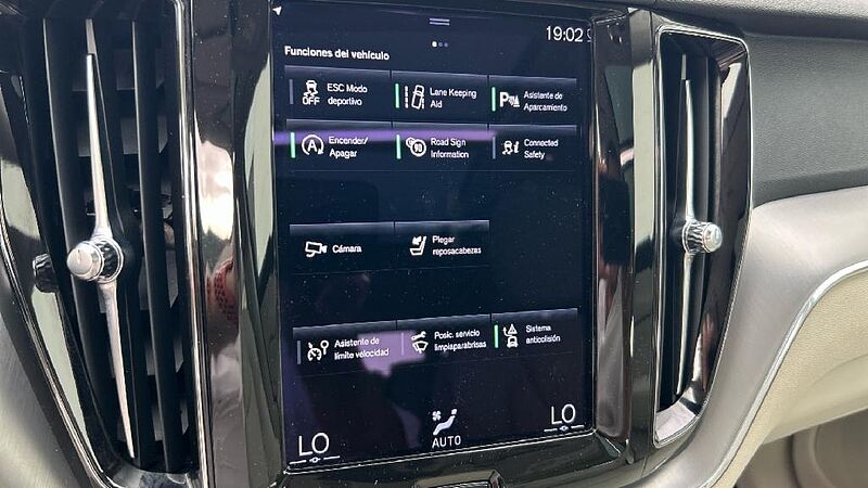 Volvo XC60 2.0 B4 G MOMENTUM AUTO 197 5P