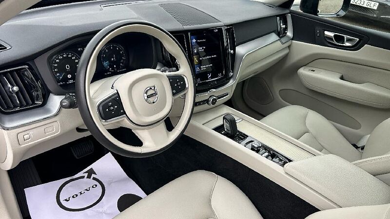 Volvo XC60 2.0 B4 G MOMENTUM AUTO 197 5P