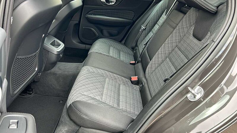 Volvo V60 2.0 B4 D ESSENTIAL AUTO 197 5P