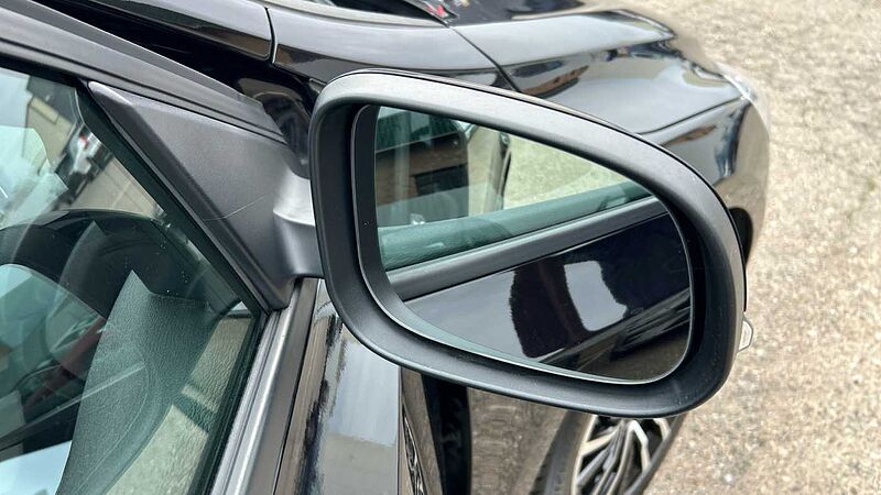 Volvo V40 2.0 D2 MOMENTUM 120 5P