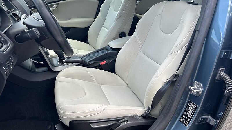 Volvo V40 1.6 D2 MOMENTUM AUT. DCT 115 5P